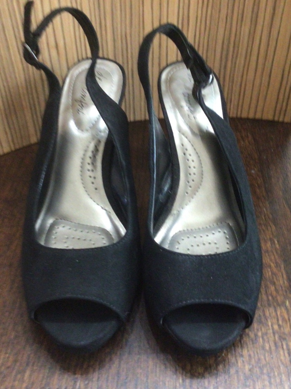 Dexflex Comfort open toe ankle strap heels. Size 6W